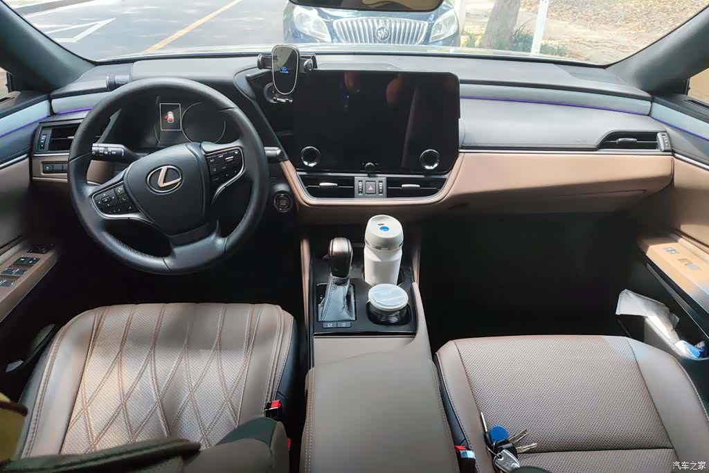 Lexus ES, 2025 12