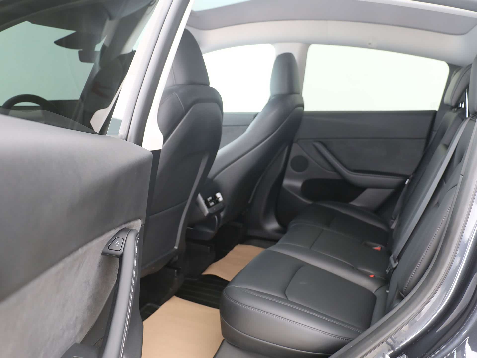 Tesla Model Y, 2025 6