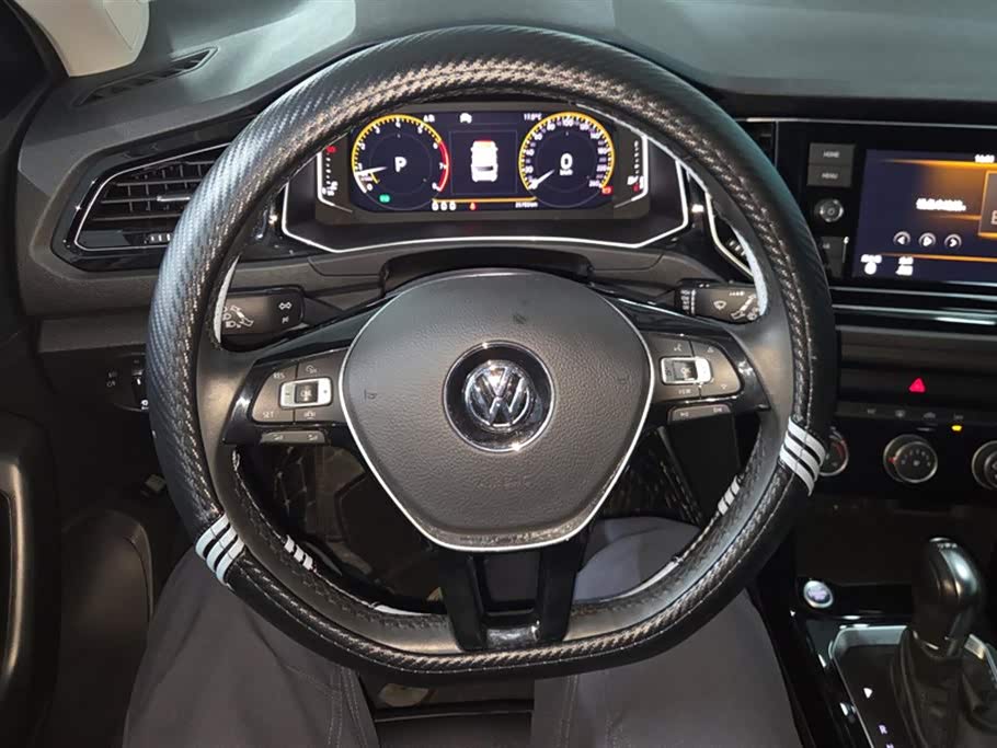 Volkswagen T-ROC exploring Songs