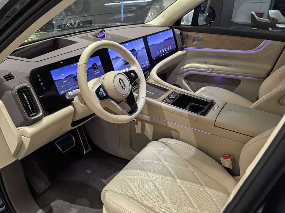 AITO Ask the world M9