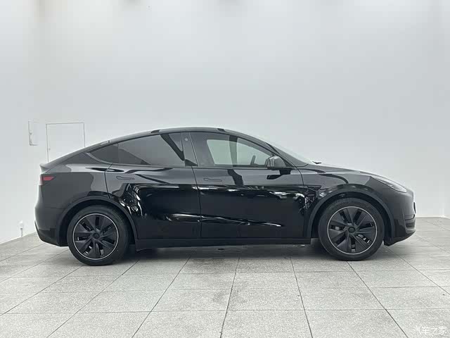 Tesla Model Y, 2022 7