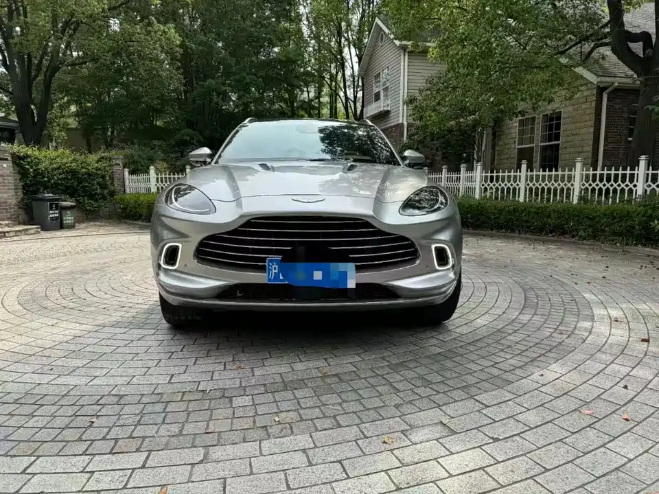 Aston Martin DBX Aston Martin DBX