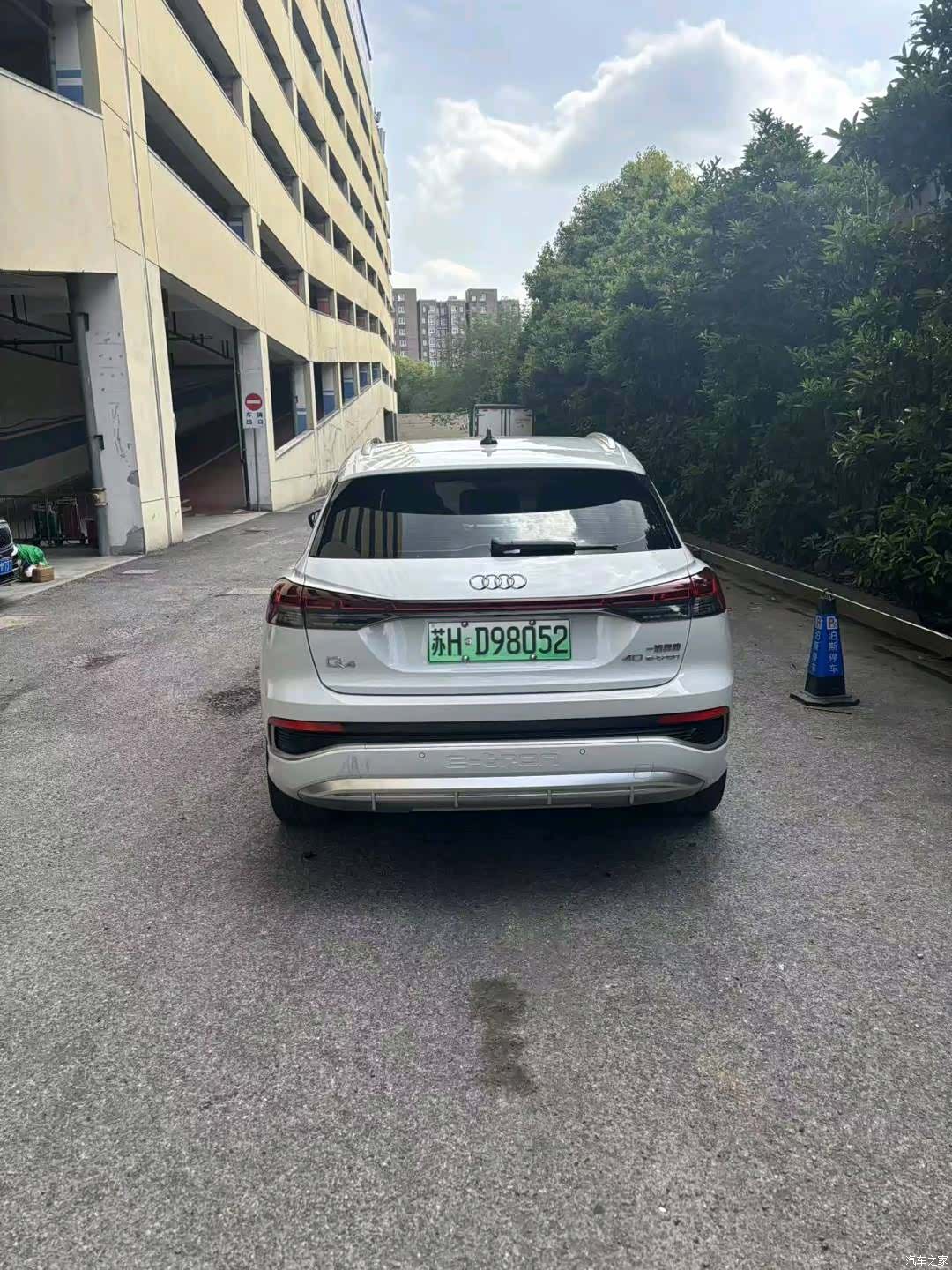 Audi Q4 e-tron, 2023 все фото