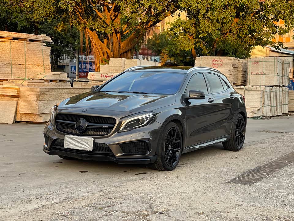 Mercedes-Benz GLA AMG