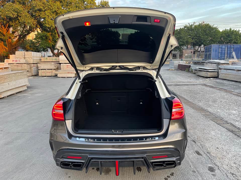 Mercedes-Benz GLA AMG