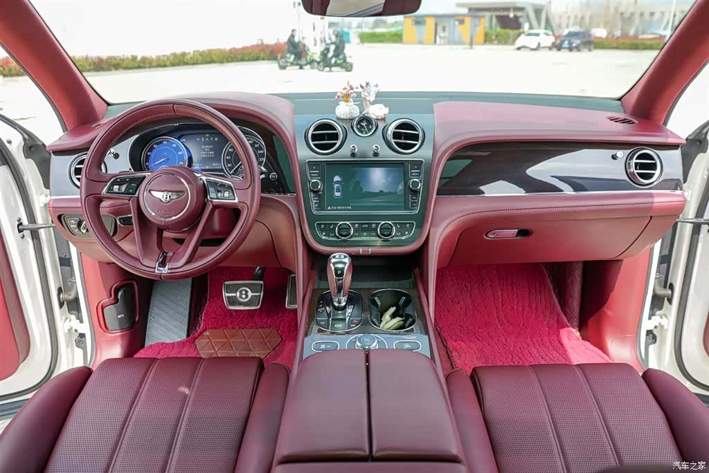 Bentley Bentayga, 2020 7