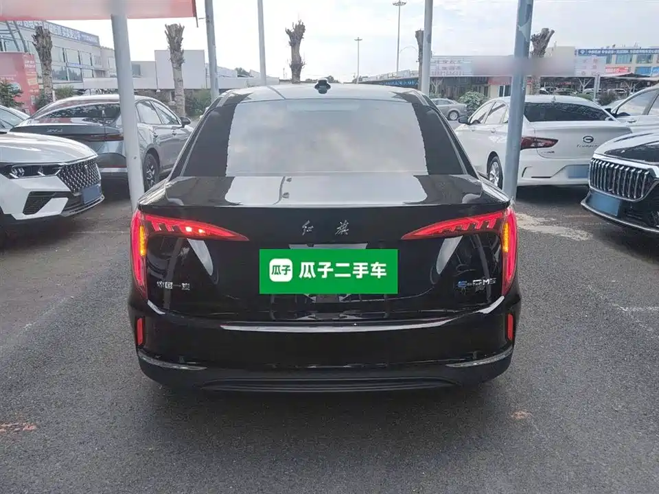 Hongqi E-QM5