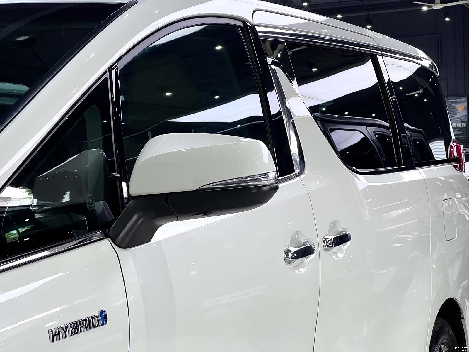 Toyota Alphard, 2023 13