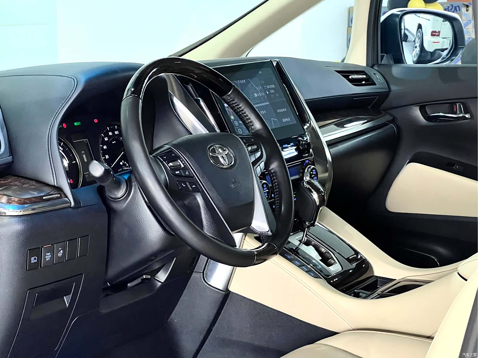 Toyota Alphard, 2023 21