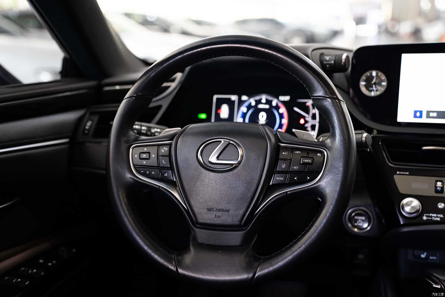 Lexus ES, 2023 9