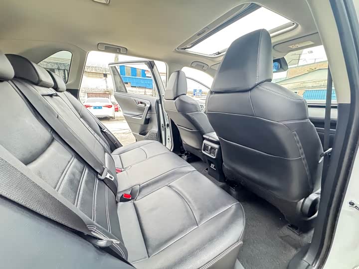 Toyota Rav4 5 поколение