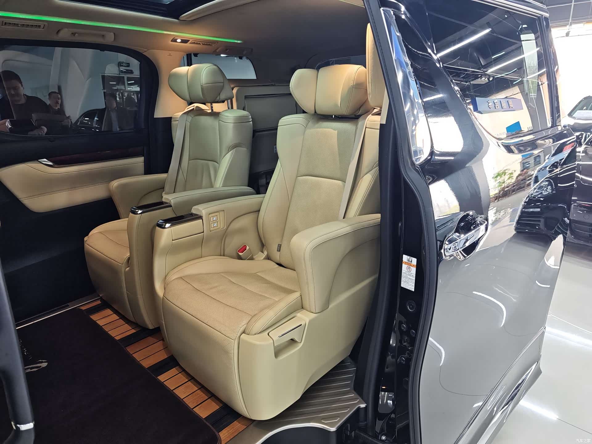 Toyota Alphard, 2017 8
