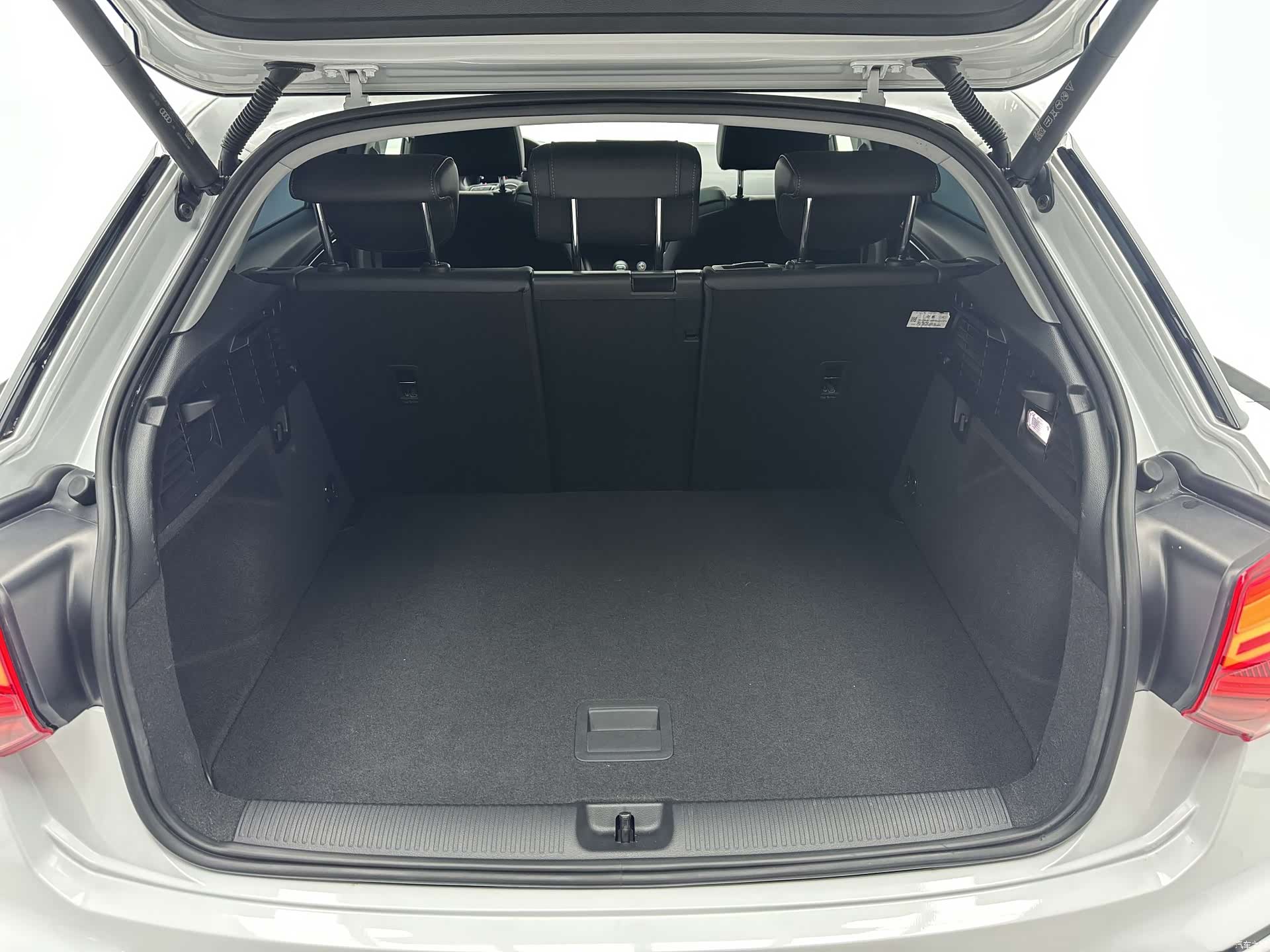 Audi Q2L, 2022 18