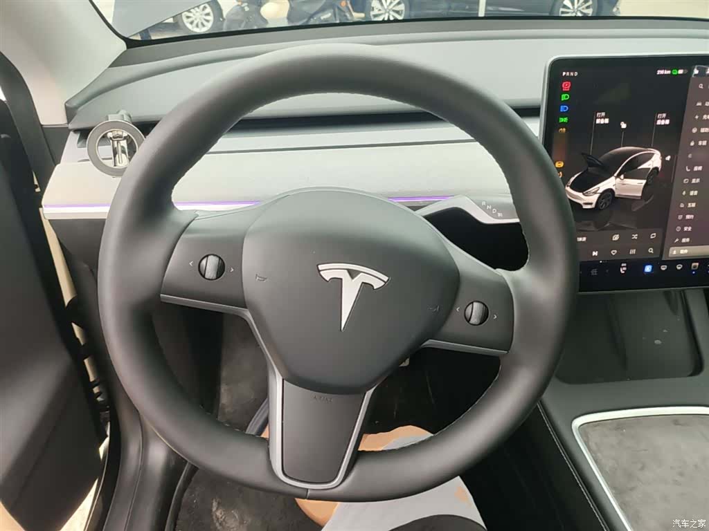 Tesla Model Y, 2024 10