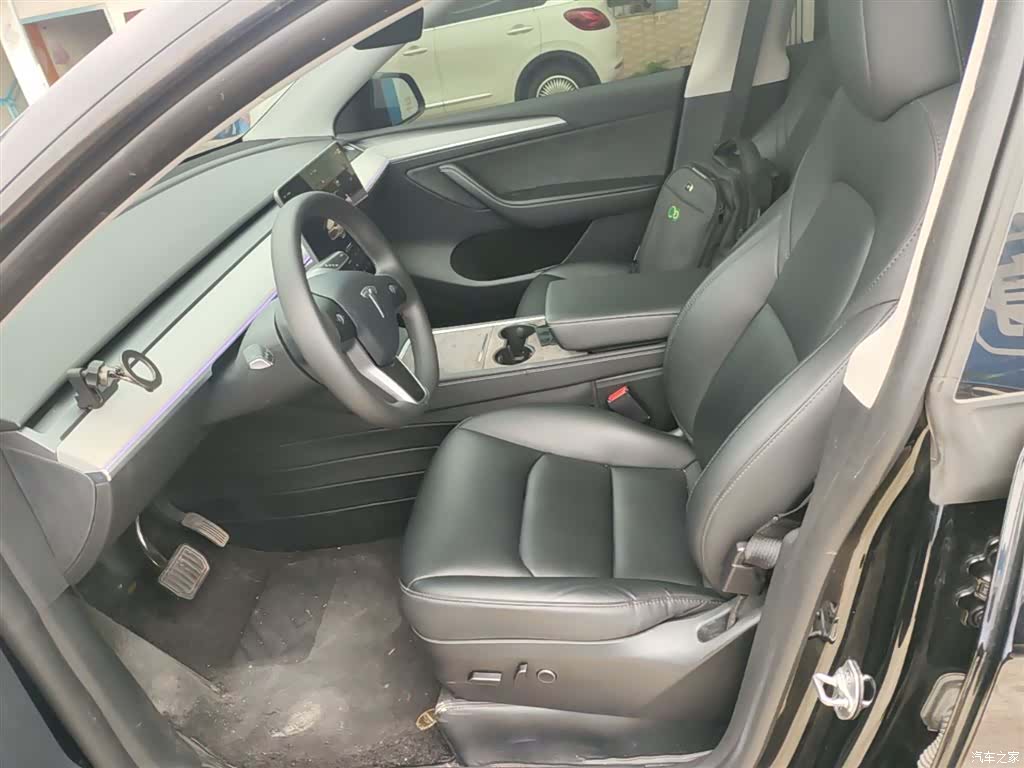 Tesla Model Y, 2024 14