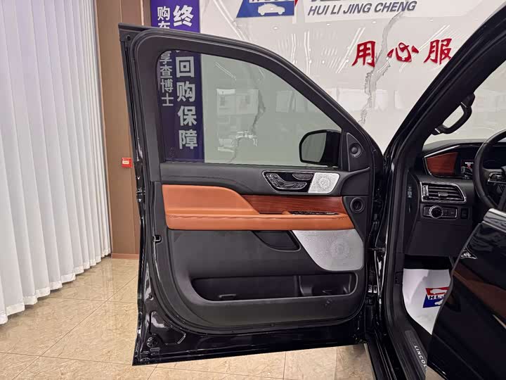Lincoln Navigator, 2019 года фото 11
