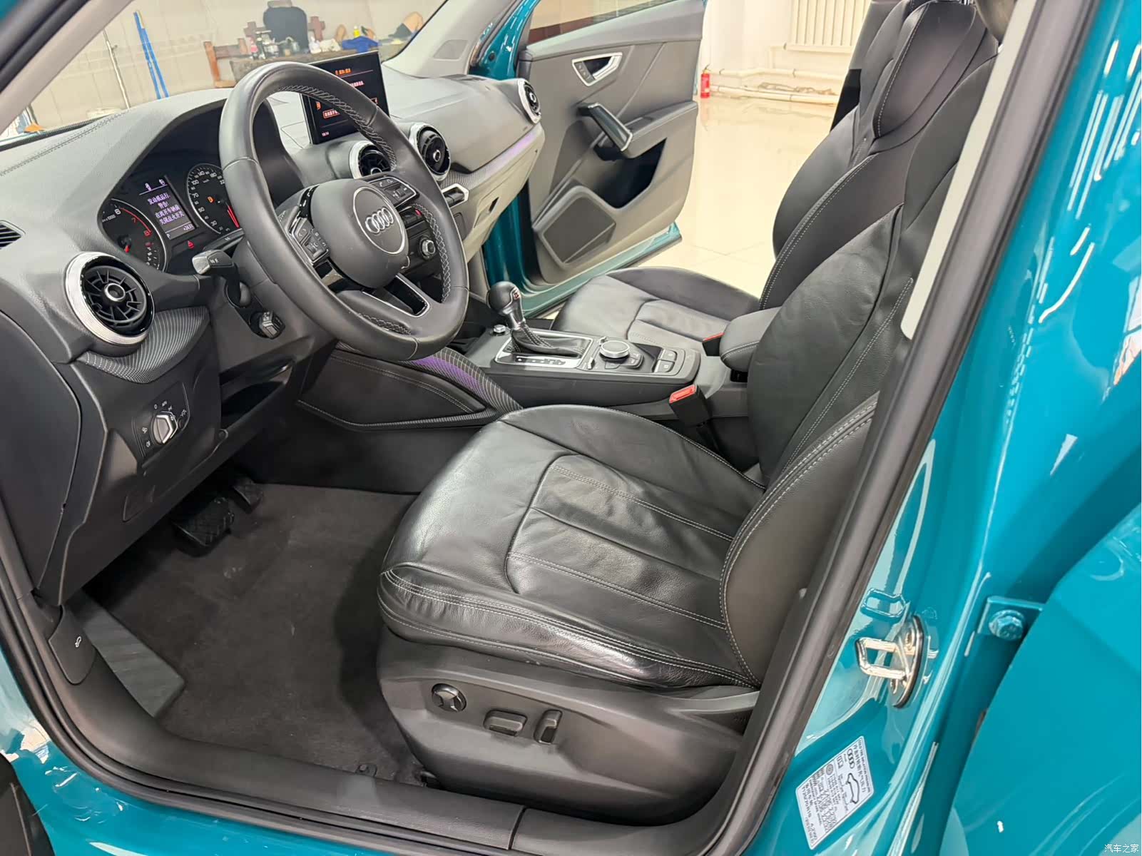 Audi Q2L, 2023 8