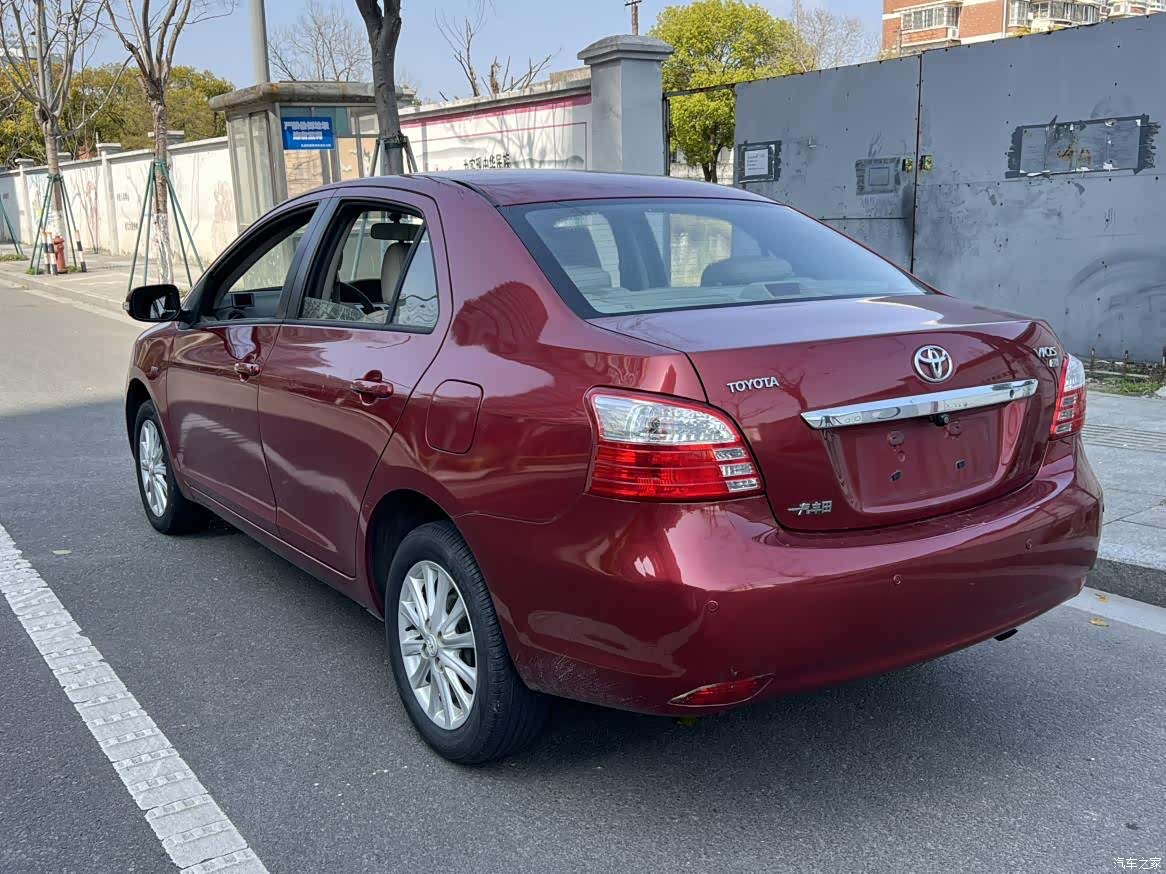 Toyota GL-i, 2011 13