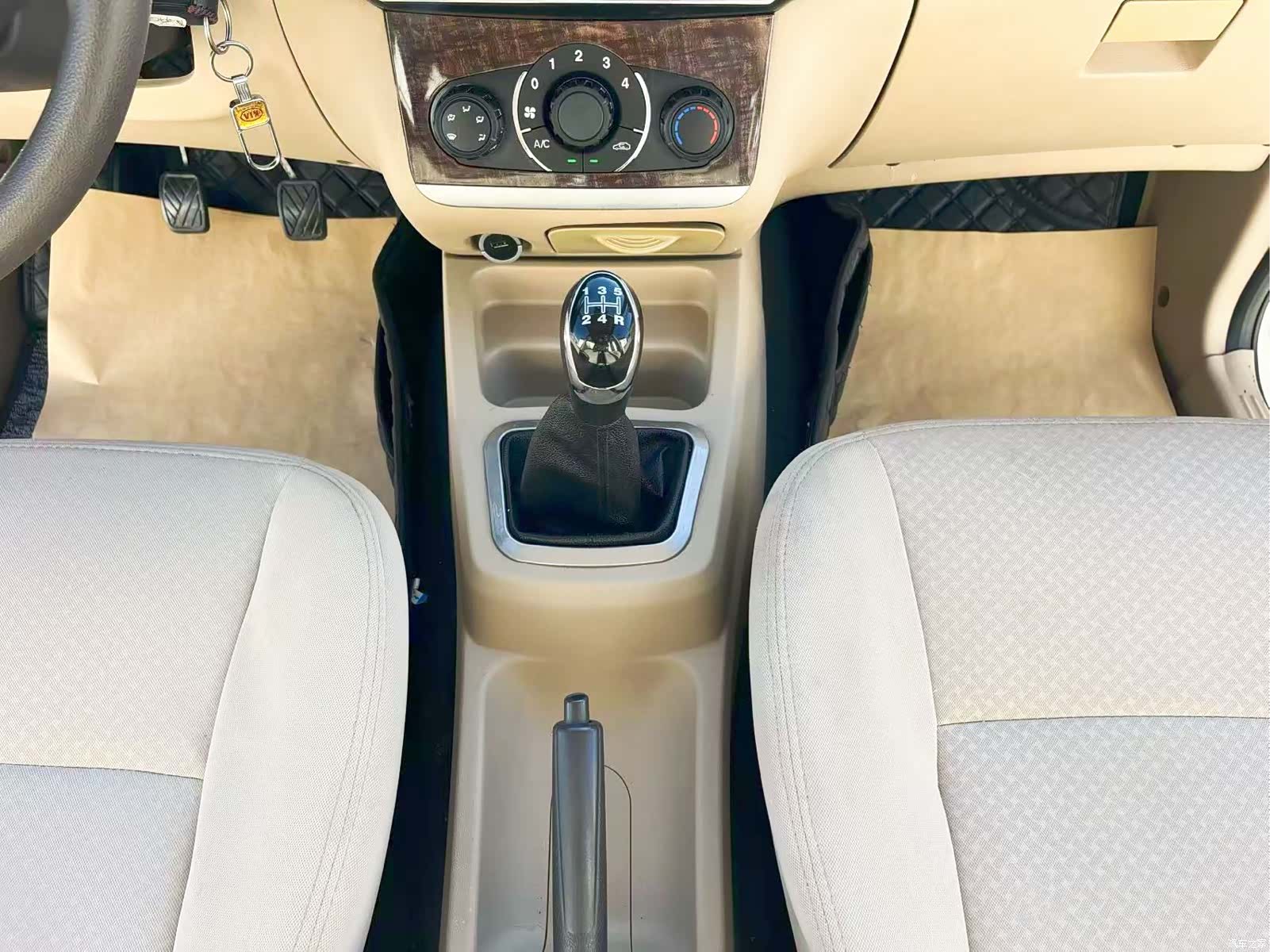 BAIC M20, 2016 14