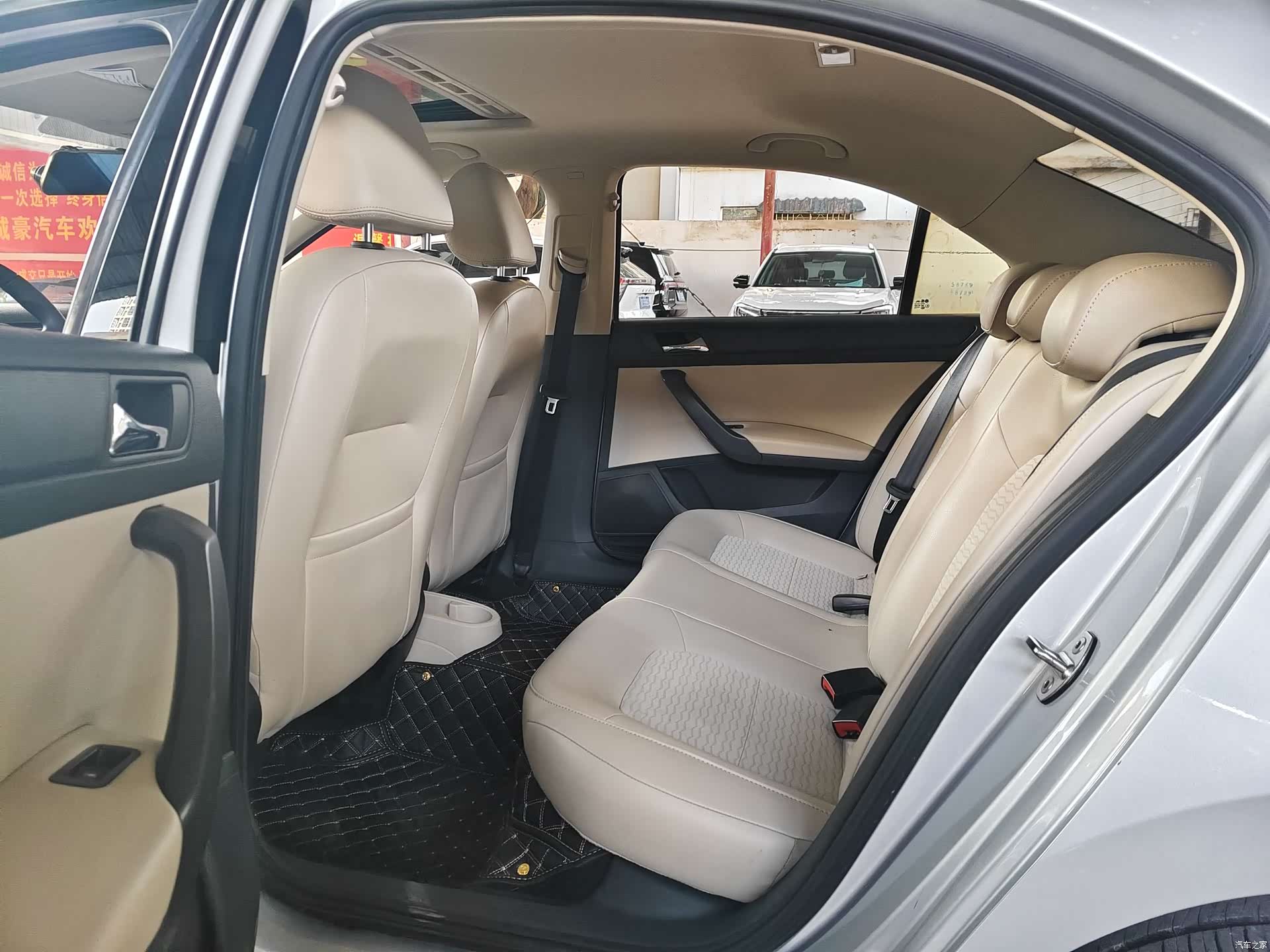 Skoda Rapid, 2017 все фото