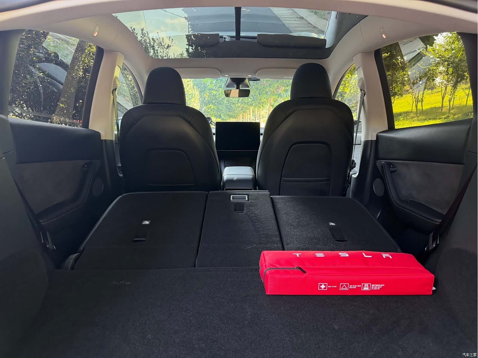 Tesla Model Y, 2023 15