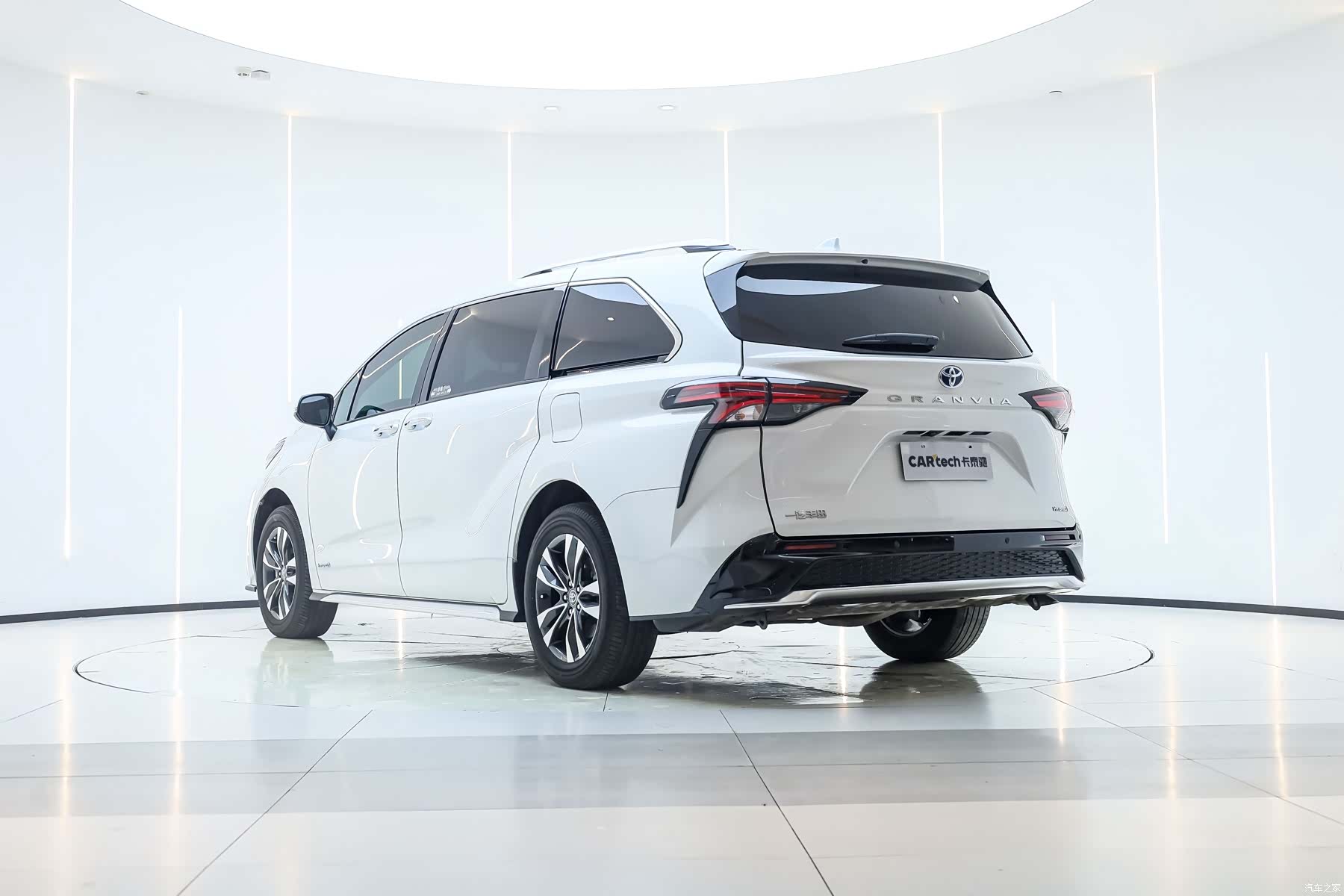 Toyota Granvia, 2024 3