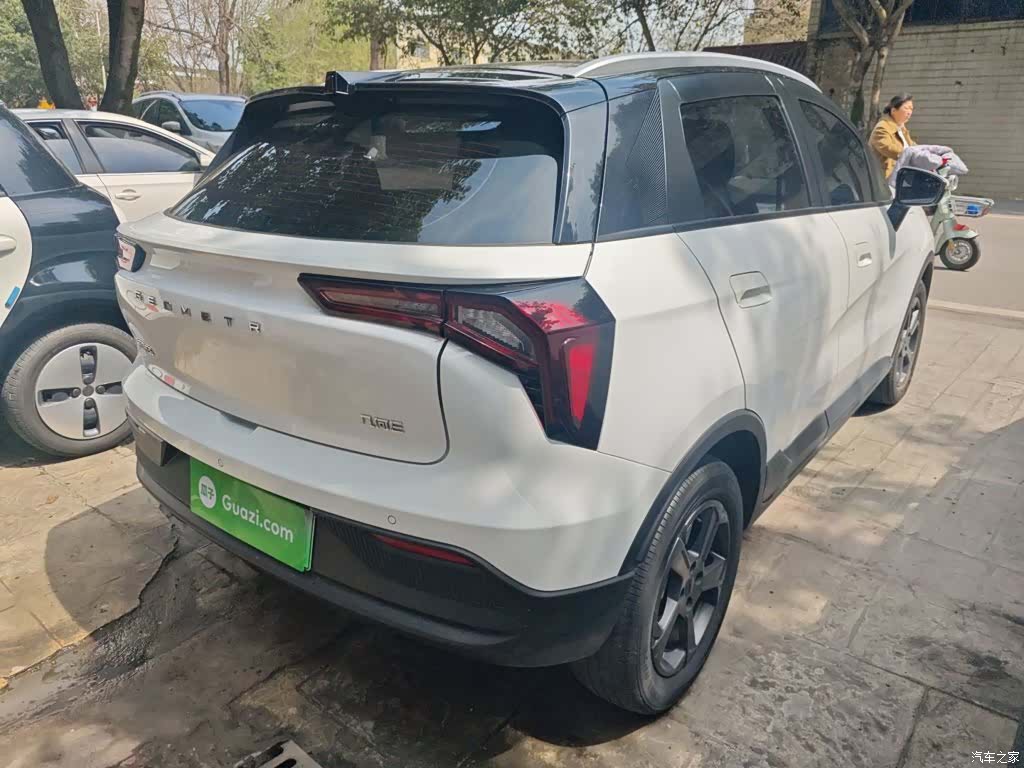 Geely E, 2022 все фото