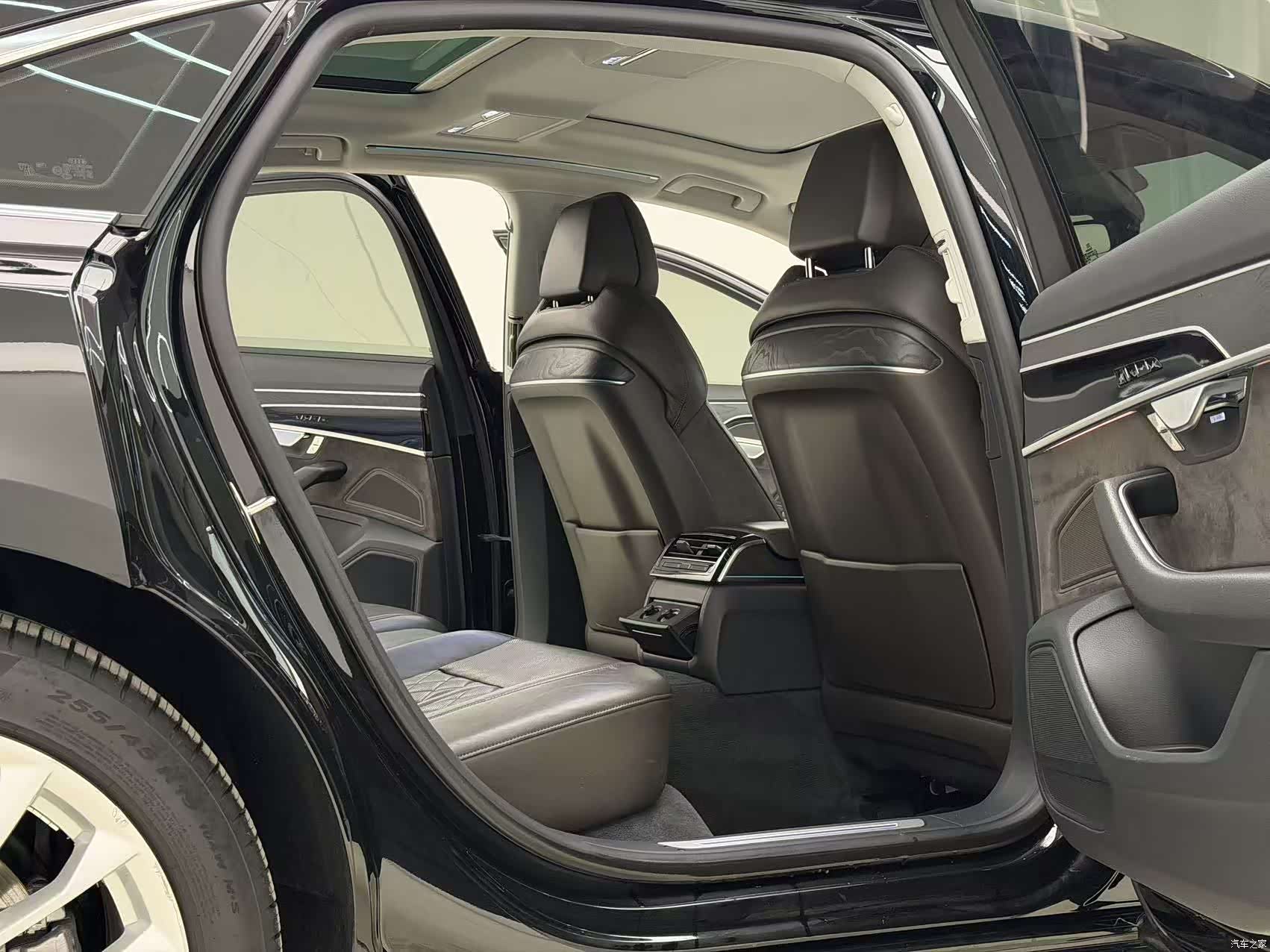 Audi A8L, 2022 11