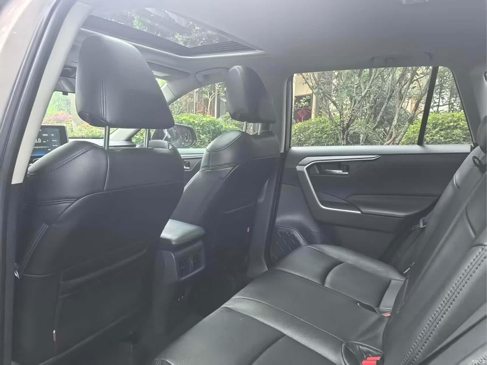 Toyota RAV4, 2020 4