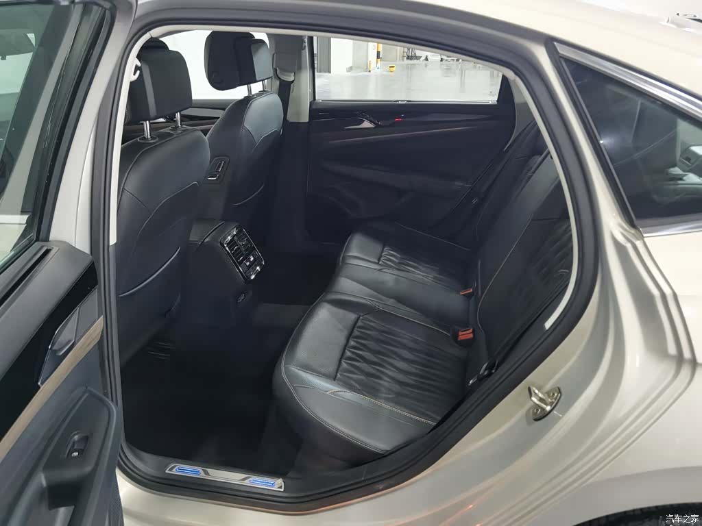 Volkswagen Passat, 2021 15