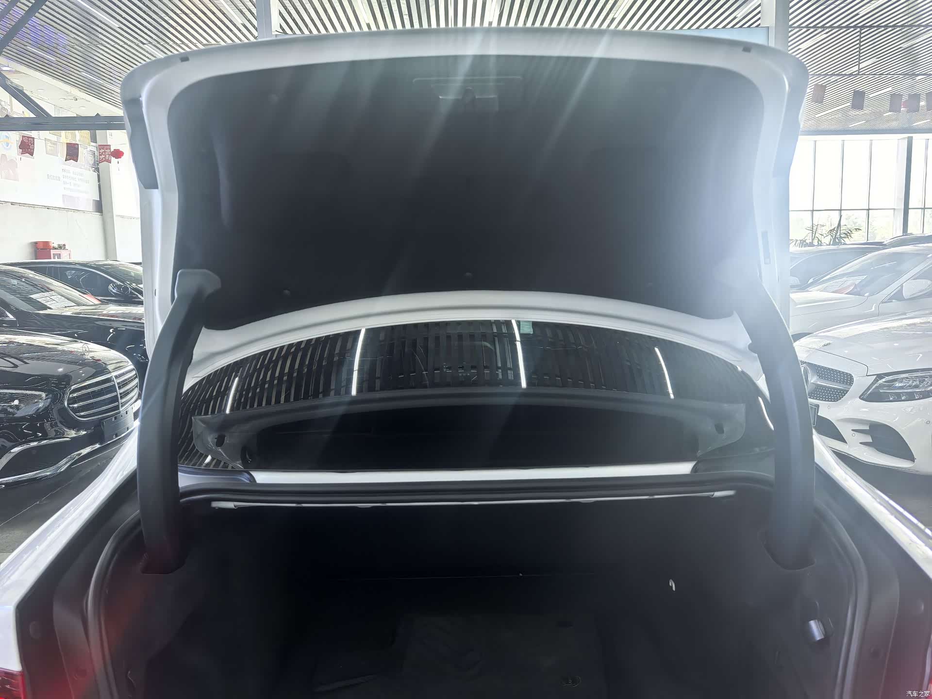 Land Rover XEL, 2020 16