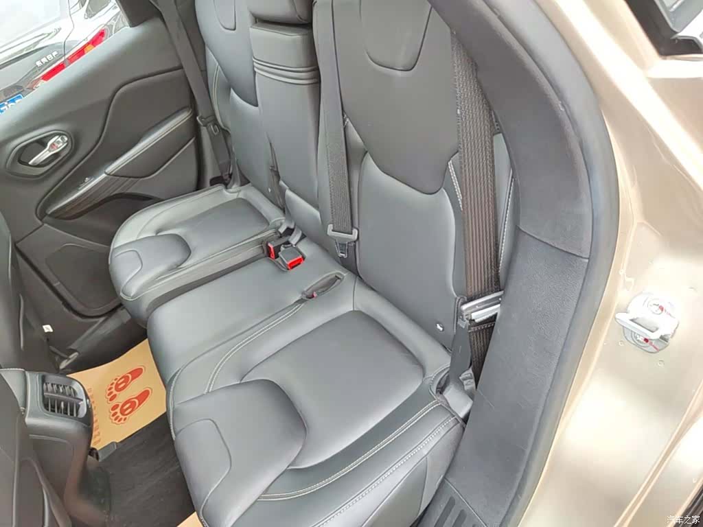 Jeep Cherokee, 2018 13