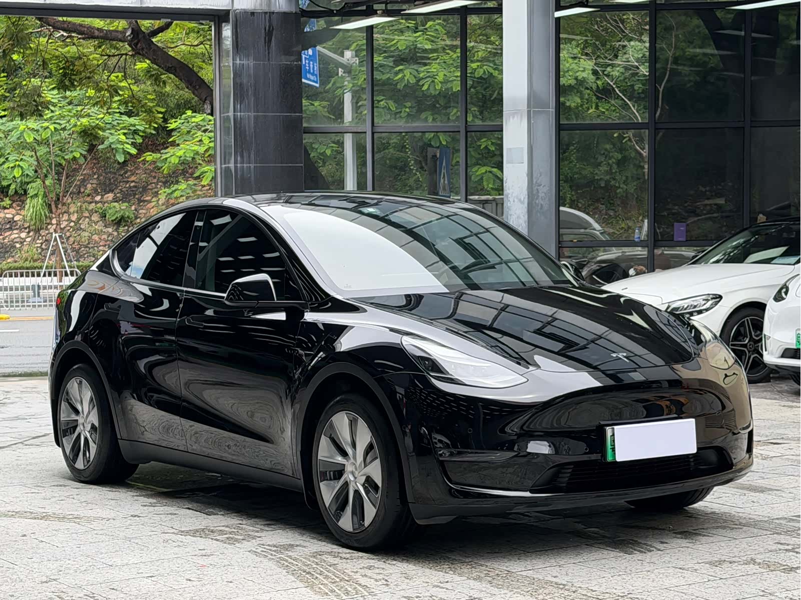 Tesla Model Y, 2021 3