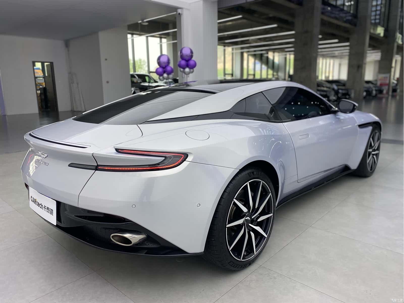Aston Martin DB11, 2018 24