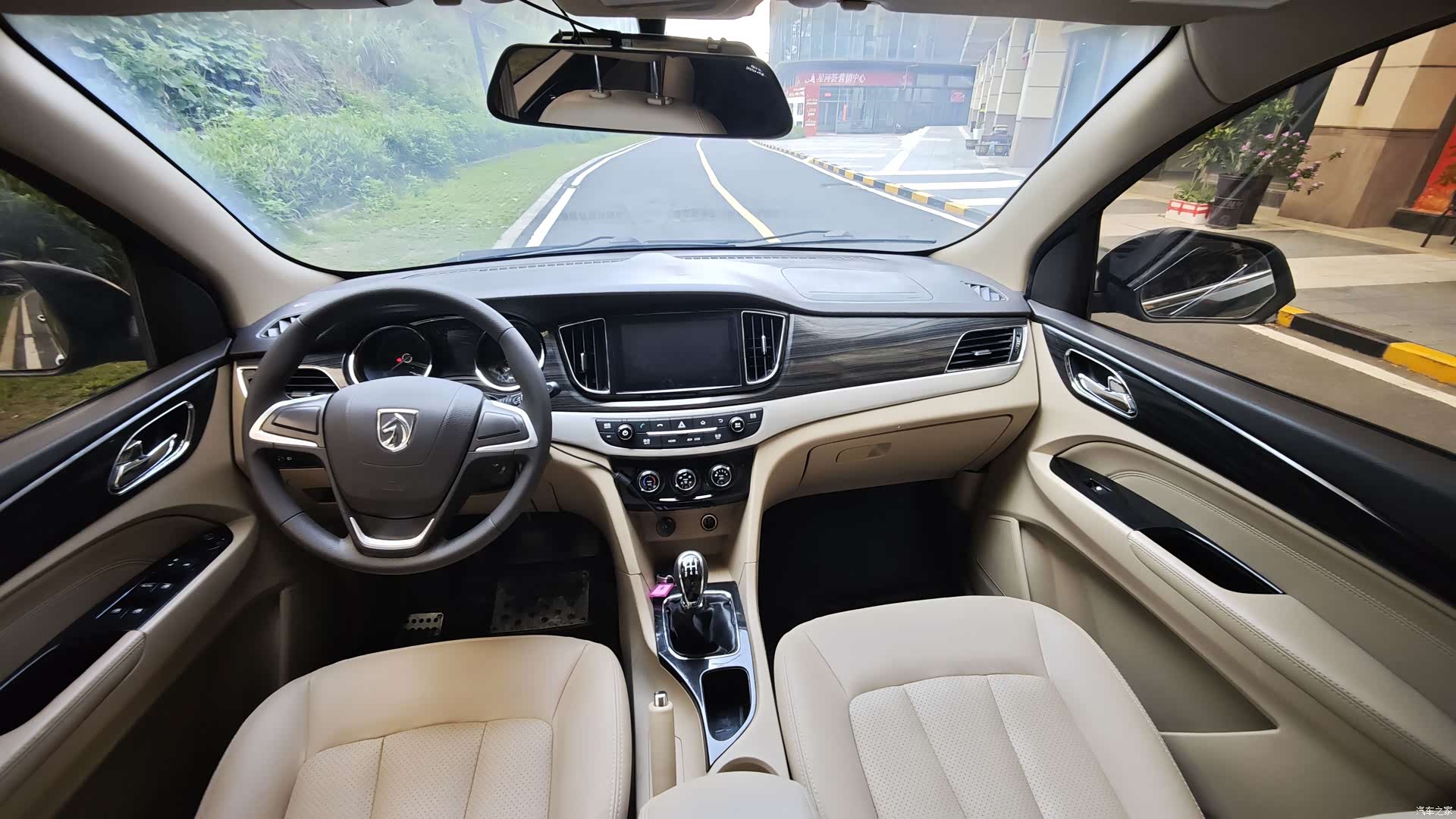Wuling 730, 2016 6