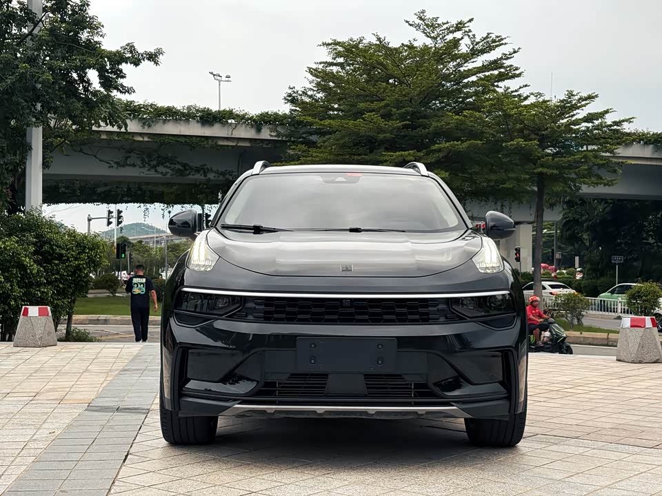 Lynk & Co 01