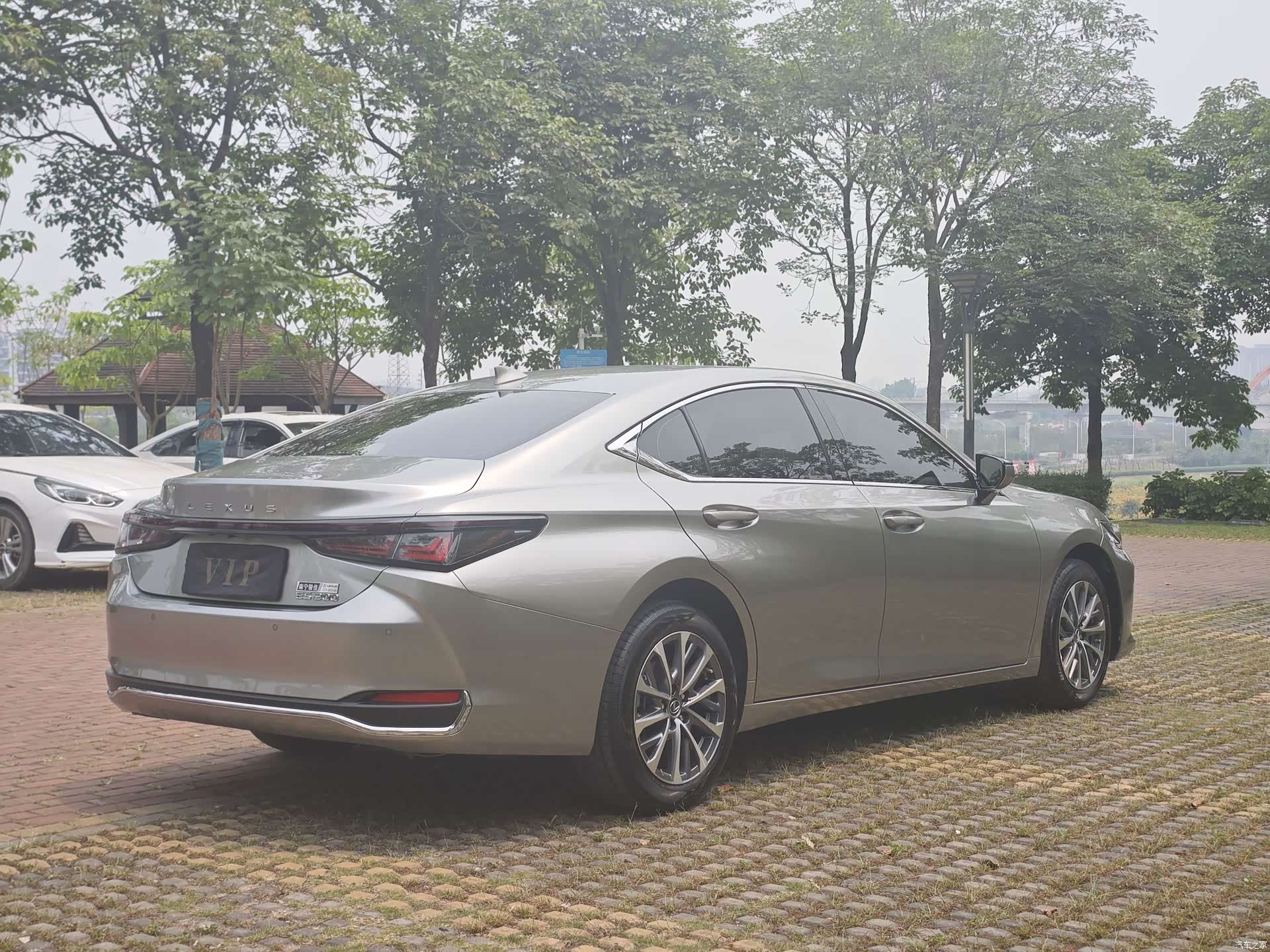 Lexus ES, 2025 7