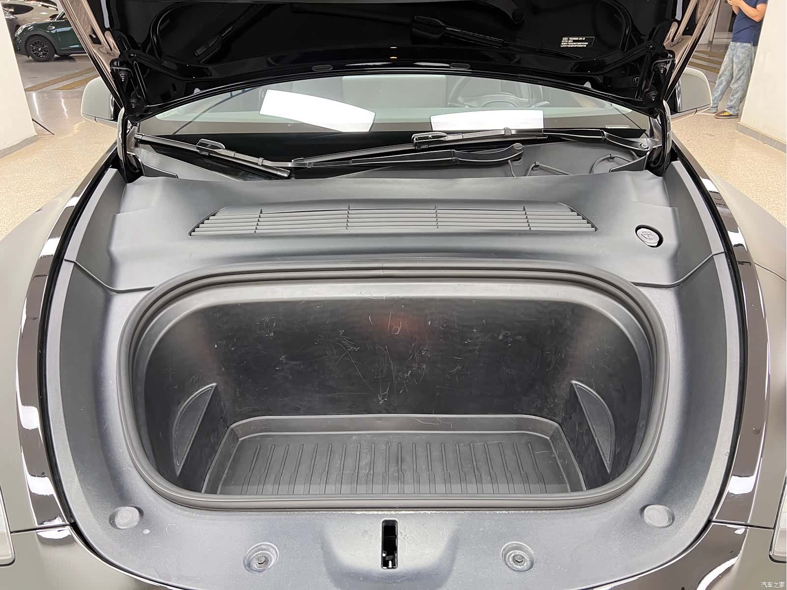 Tesla Model Y, 2023 29