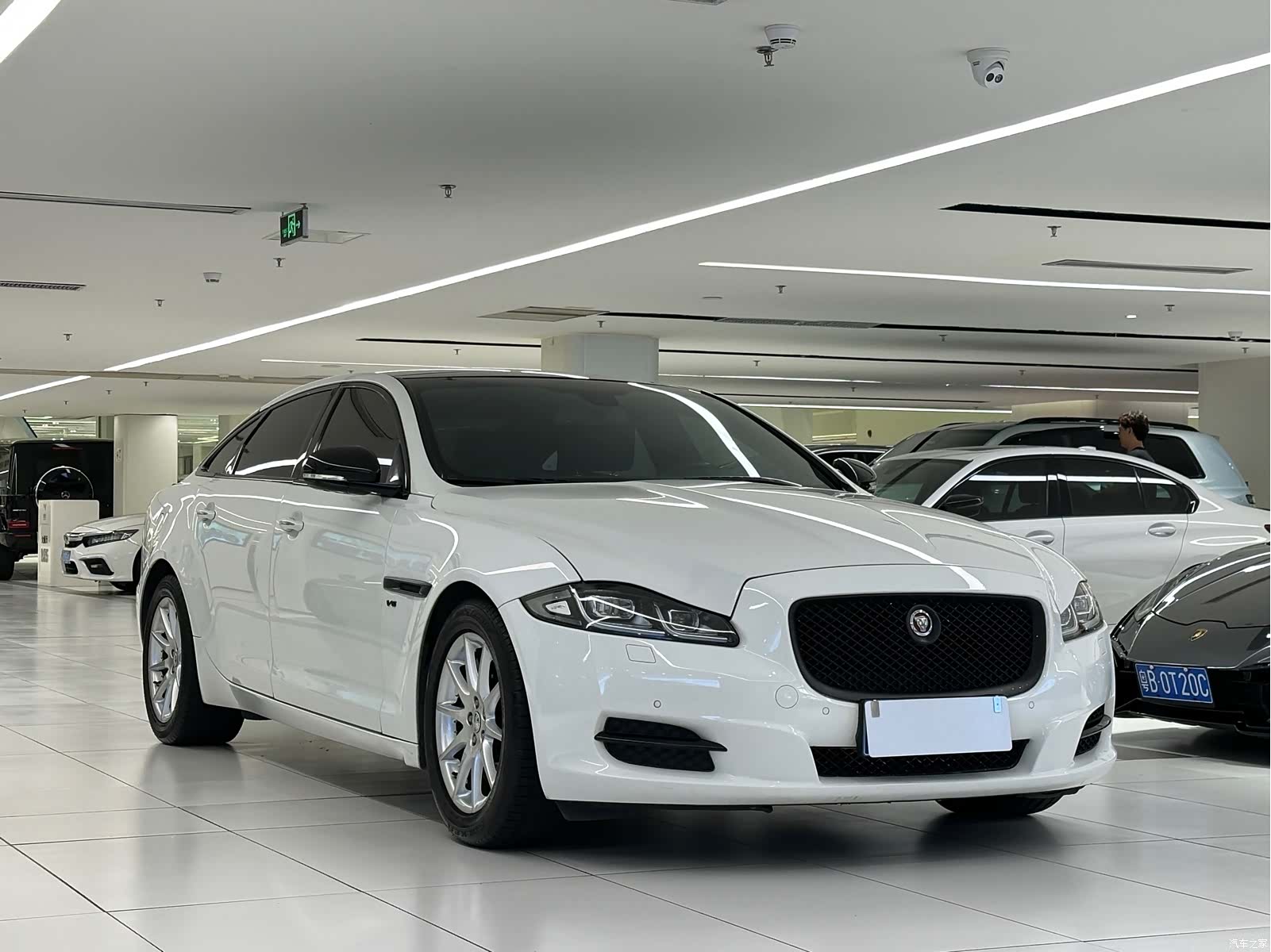 Jaguar XJ, 2016 3