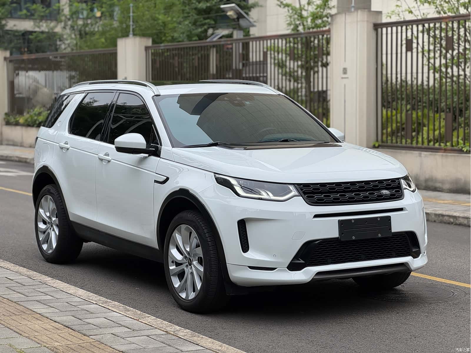 Land Rover Discovery, 2021 3