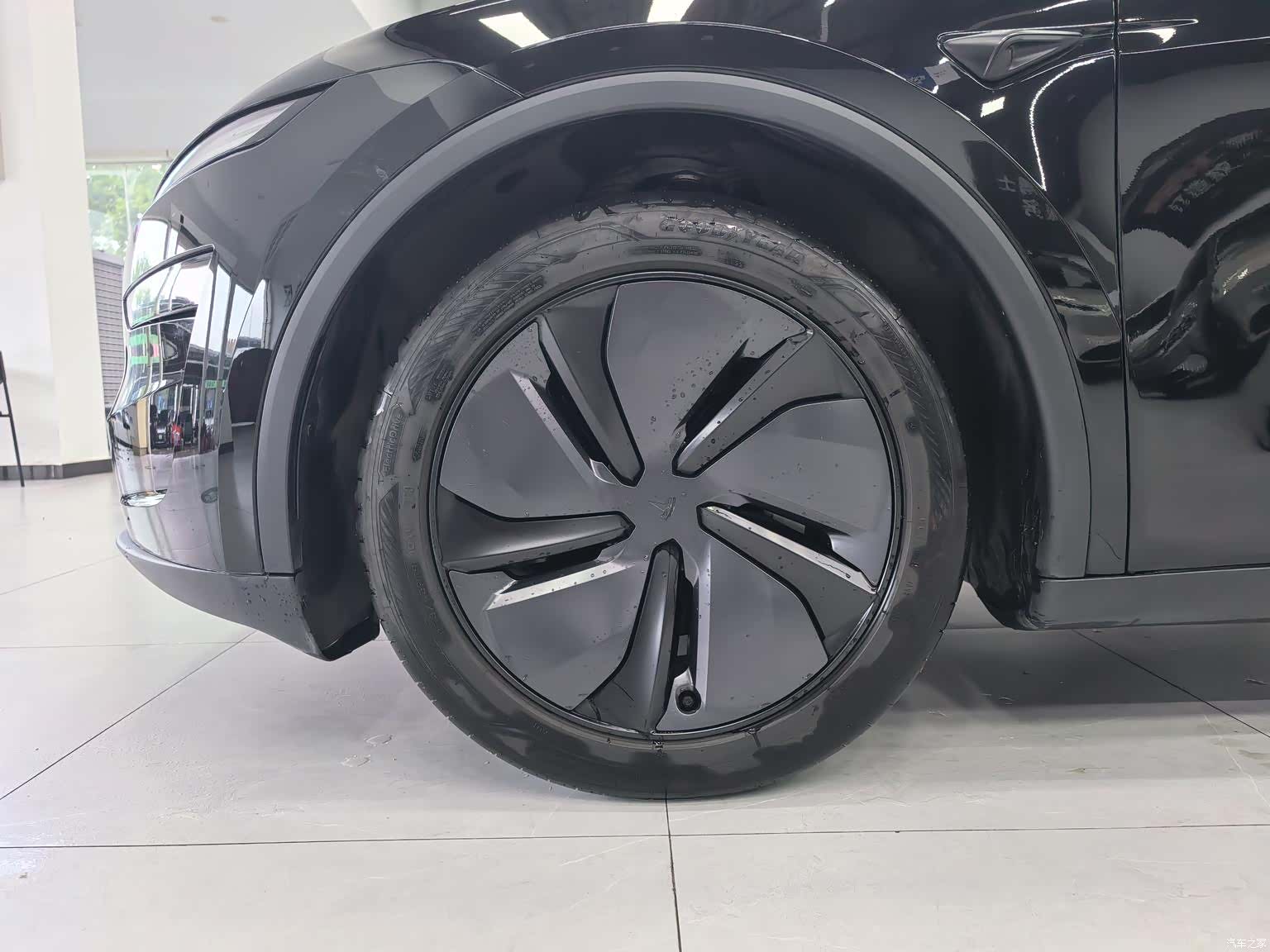 Tesla Model Y, 2025 14