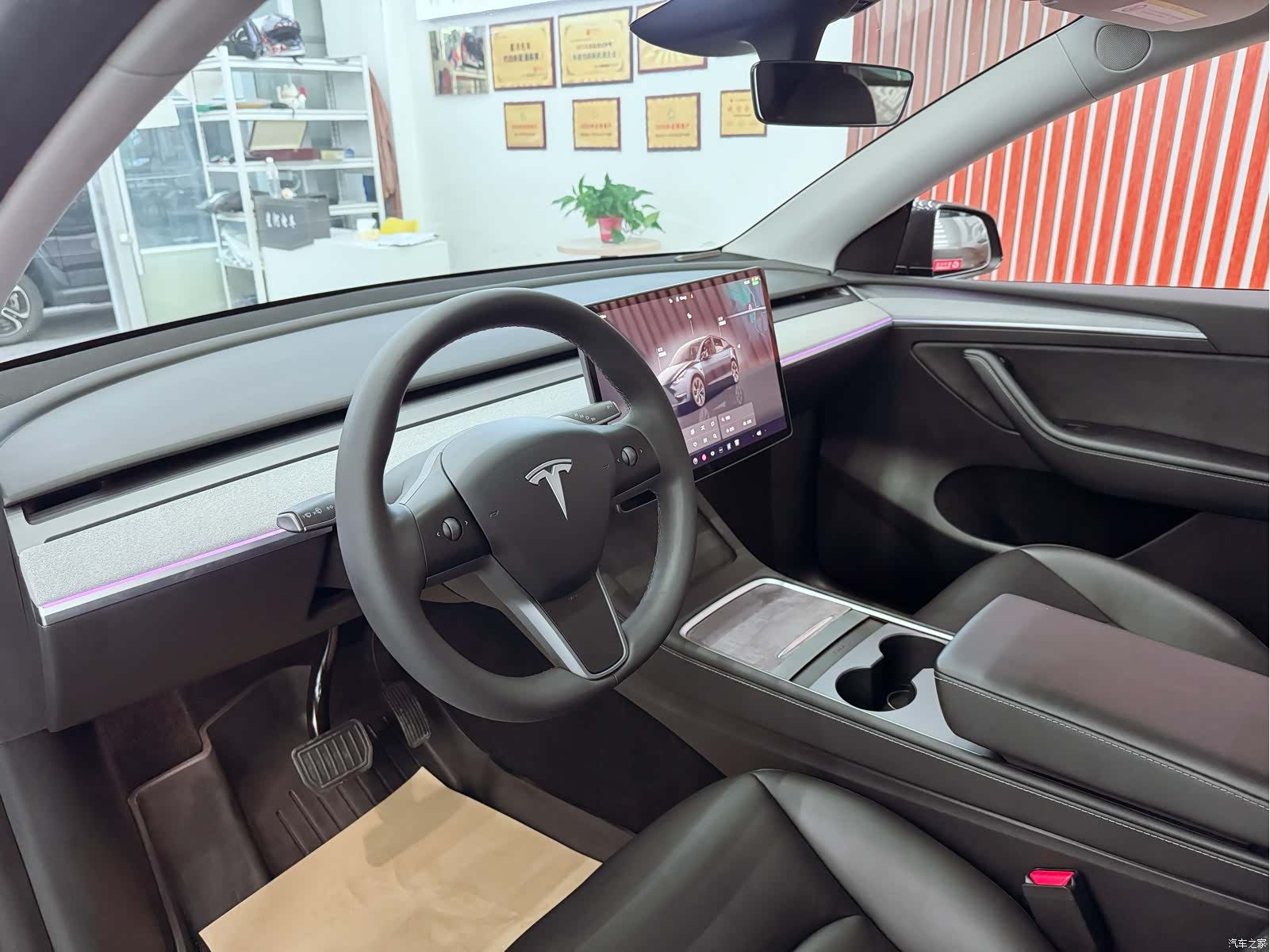 Tesla Model Y, 2024 15