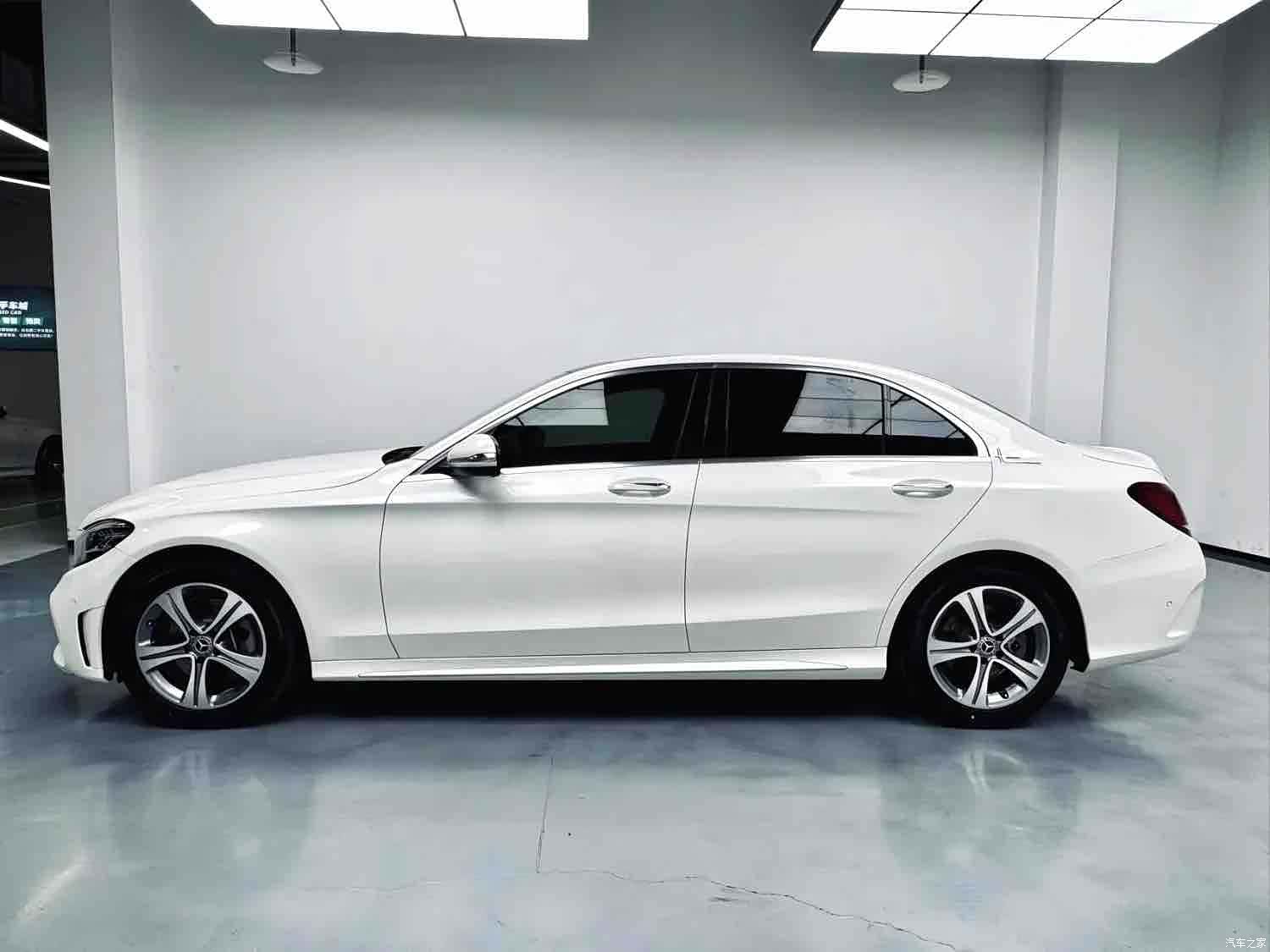 Mercedes-Benz C-Class, 2019 3