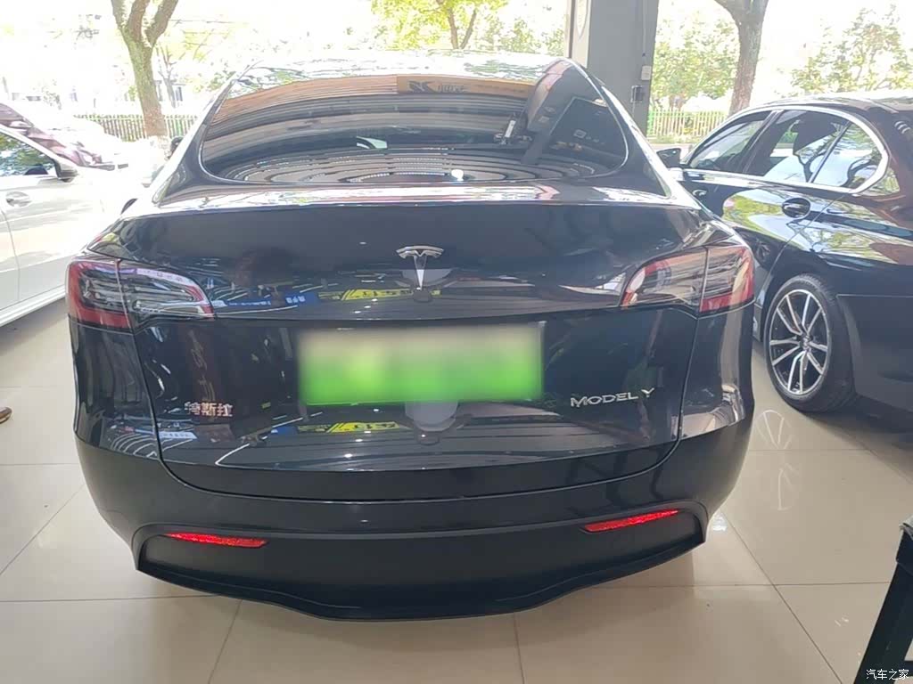 Tesla Model Y, 2024 6