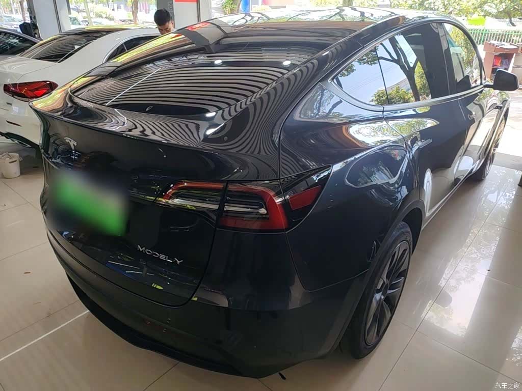 Tesla Model Y, 2024 7