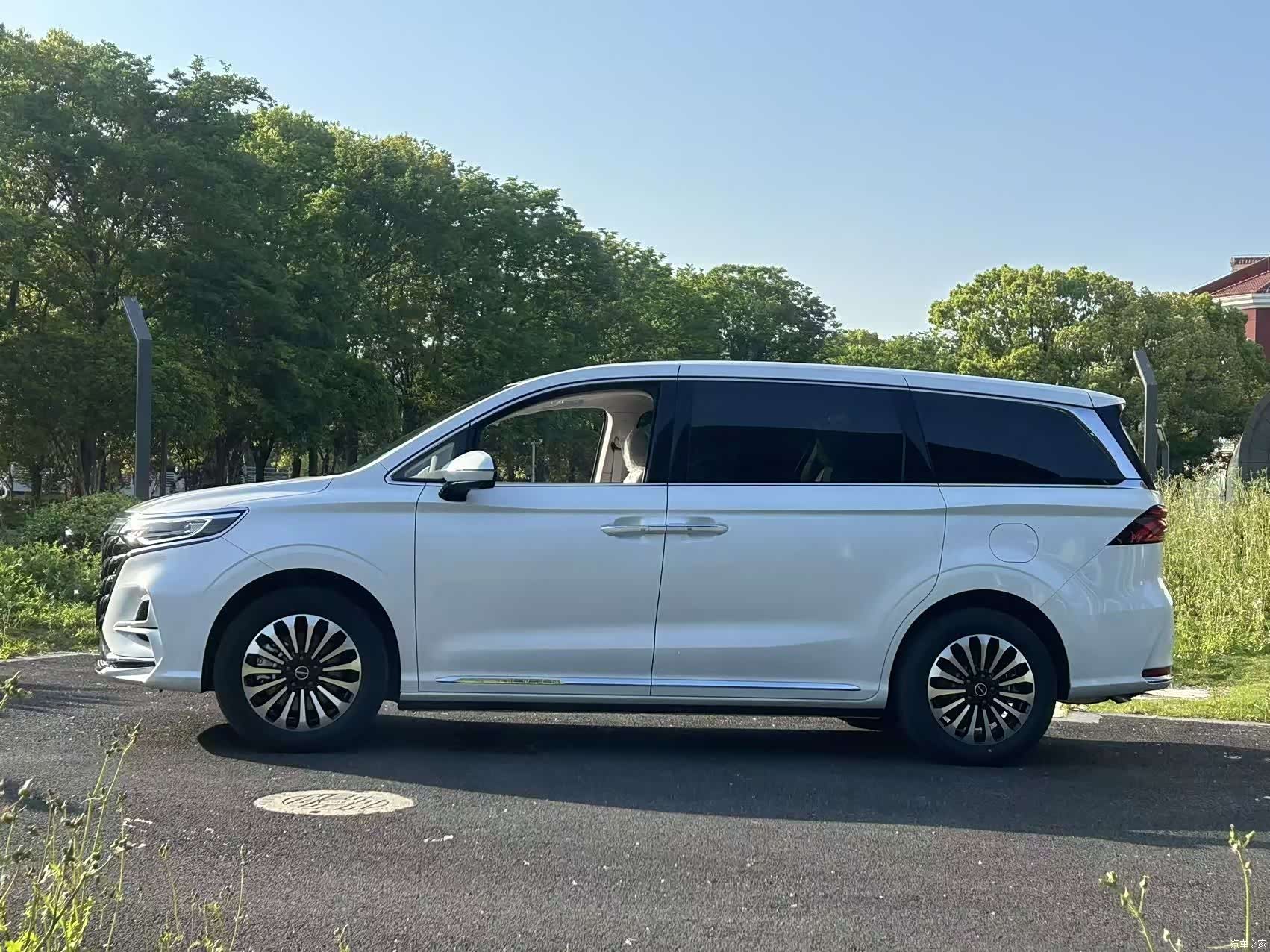 Roewe iMAX8, 2025 18