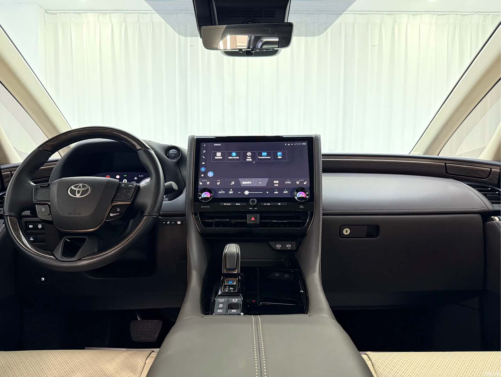 Toyota Alphard, 2025 6