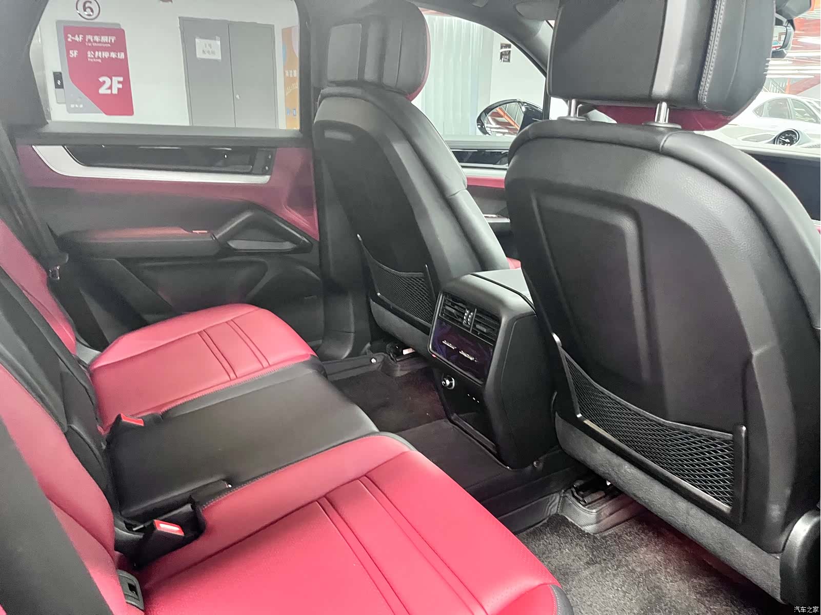 Porsche Cayenne, 2025 11