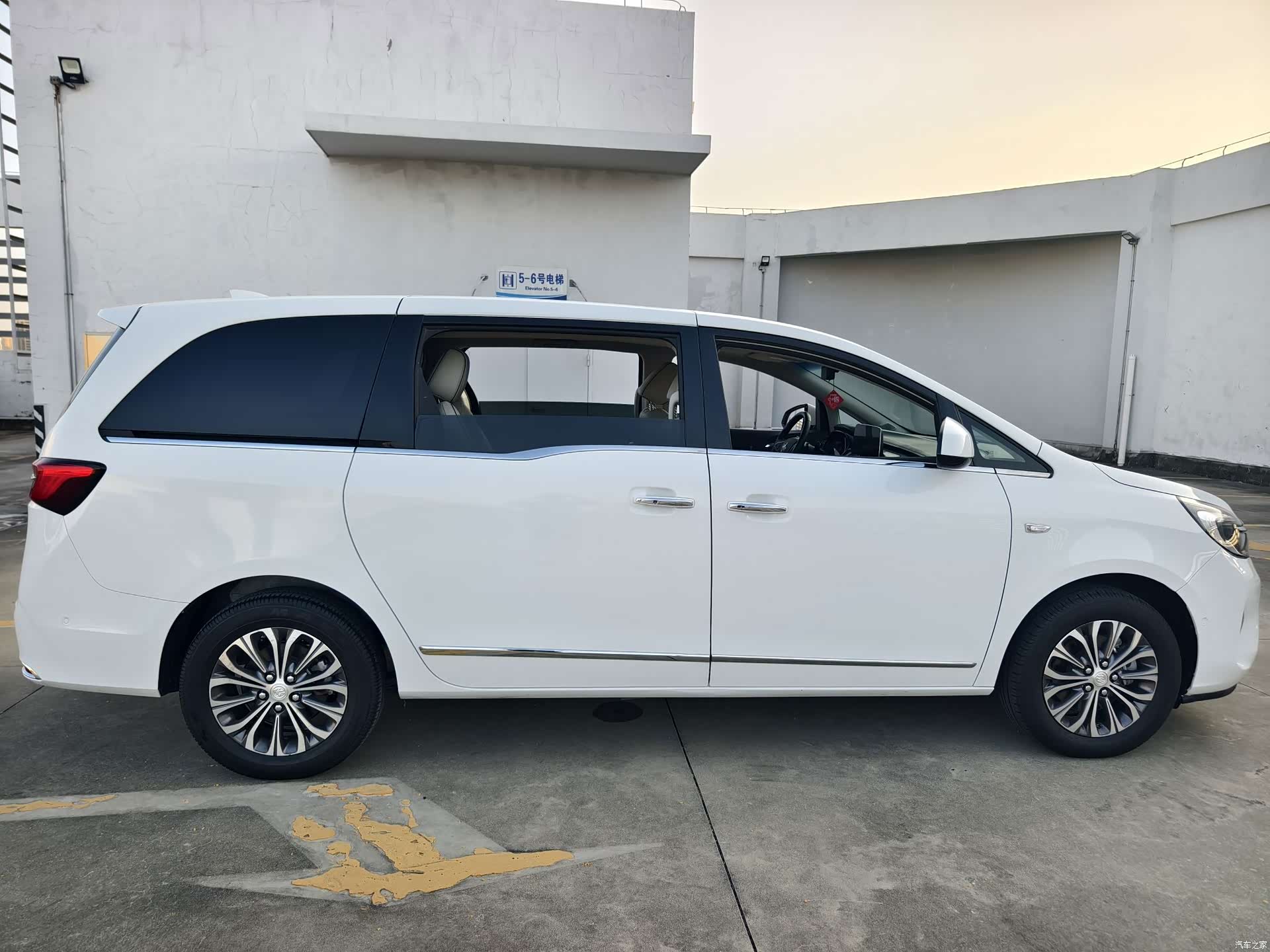 Buick GL8, 2021 6