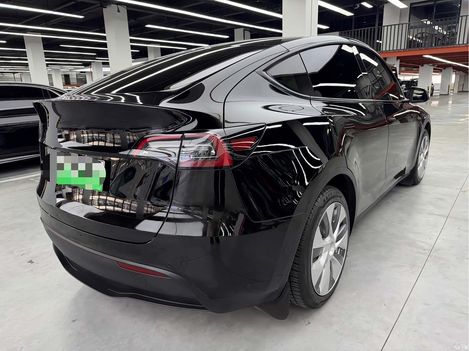 Tesla Model Y, 2023 17
